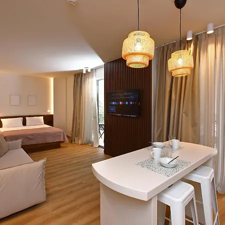 Local Suites - Nea Moudania Chalkidiki Buitenkant foto